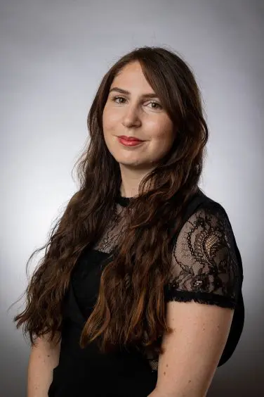 portrait de Mathilde Rambaud, chargée de recrutement au sein du cabinet De Graet Consulting